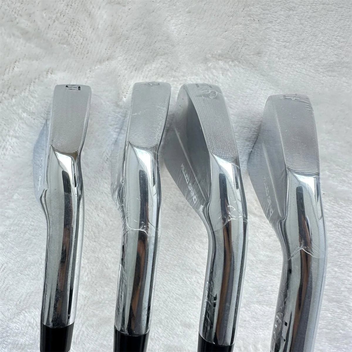 Golf Club Golf P Irons 7TW (3-p)/8PCS Steel/Graphite Shaft Please provide the picture and contact me.